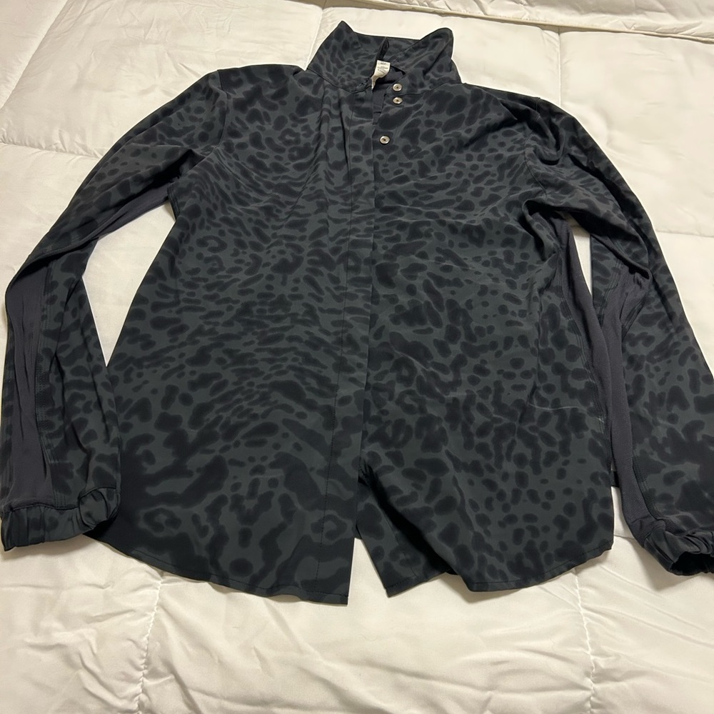 Lululemon size 4 black leopard button up